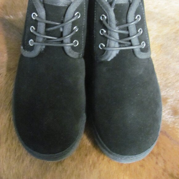 Quince Women Australian Shearling Chukka Bootie Shoes - Quince Women Australian Shearling Chukka Bootie   NEW IN BOX  SIZE 9 NIB